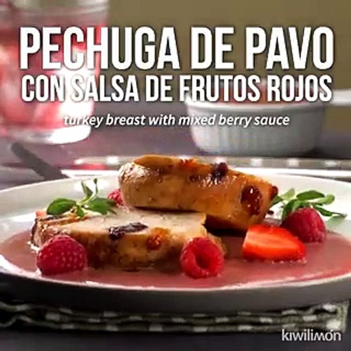 Si eres de los amantes de los platillos agridulces, esta pechuga de pavo en salsa de frutos rojos te encantará. Una excelente receta para la cena de