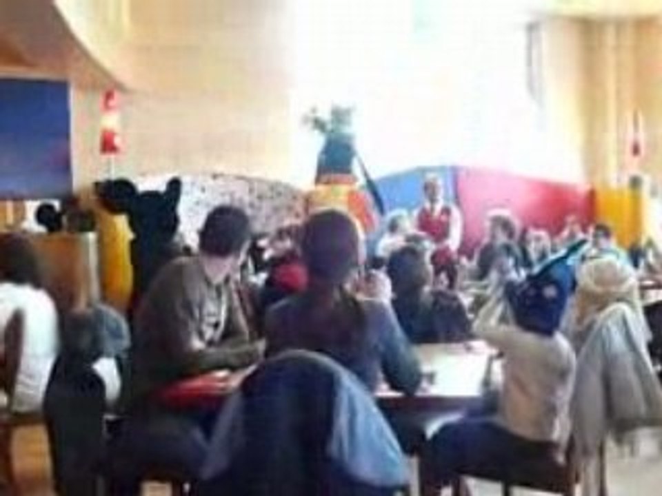 DISNEY CAFE  MAIA ILYAN