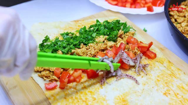 تنتوني الدجاج اكلة مشهورة كتير في تركيا وخاصة في مرسين حضرتها بطريقة سهلة ولذيذة وجبة شهية بمكونات بسيطة مع رباح محمد