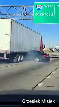 Un automobiliste se retrouve coincé sous un camion et s'en sort miraculeusement