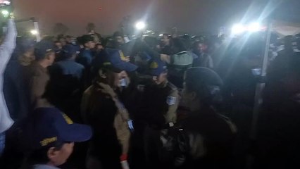 Video: परिणाम से नाखुश कांग्रेस-भाजपा कार्यकर्ता हुए आमने-सामने