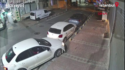 Sultangazi'de park halindeki araçlara çarpıp kaçtılar