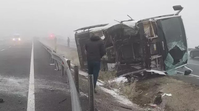 Ağrı’da yoğun sis nedeniyle zincirleme trafik kazası: 19 yaralı