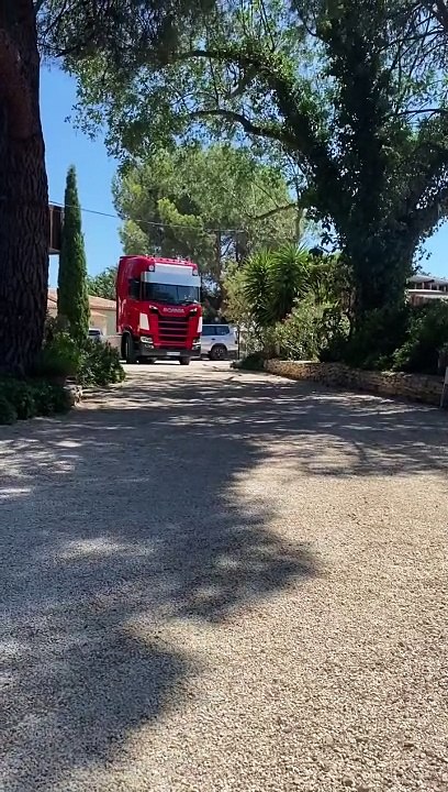 Livraison du nouveau tracteur des transports Beau Scania S560