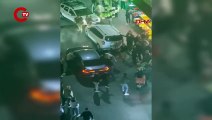 Trafikte tekme tokat kavga Aracın üzerine çıktı!