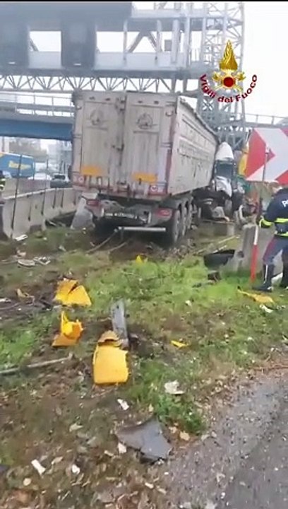 Incidente sulla A4: morto un camionista