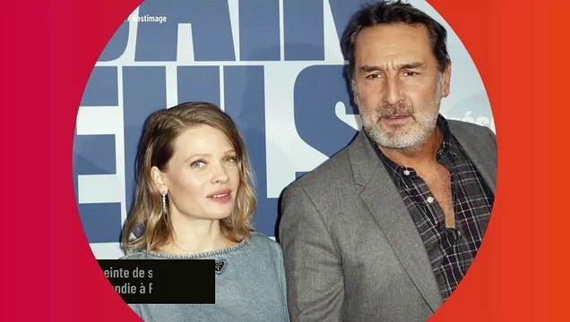 PHOTOS Mélanie Thierry, enceinte à 42 ans : 1re apparition publique avec Raphaël depuis l'annonce, le couple très amoureux