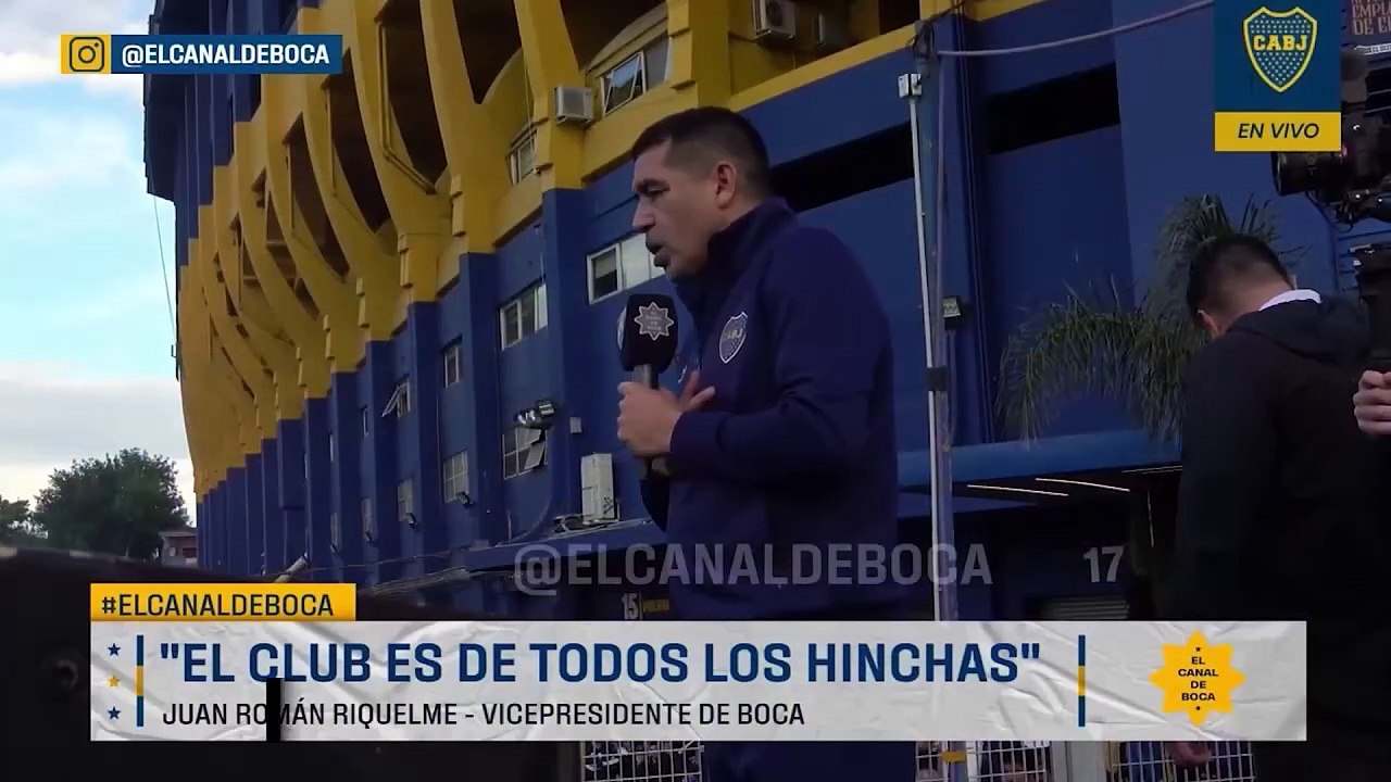 Quand Riquelme pousse la chansonnette avec les supporters