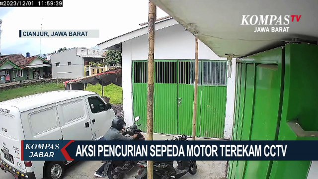 Terekam CCTV Motor Terkunci Dicuri