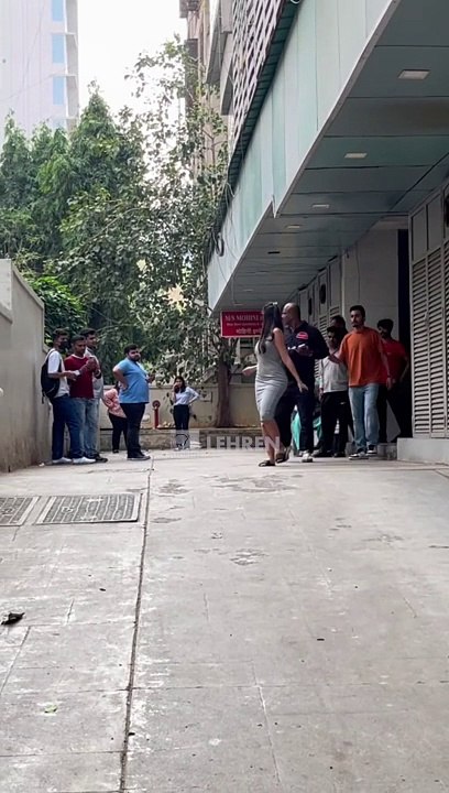 Hottie Nora Fatehi Dazzles In A Body-Hugging Grey Outift