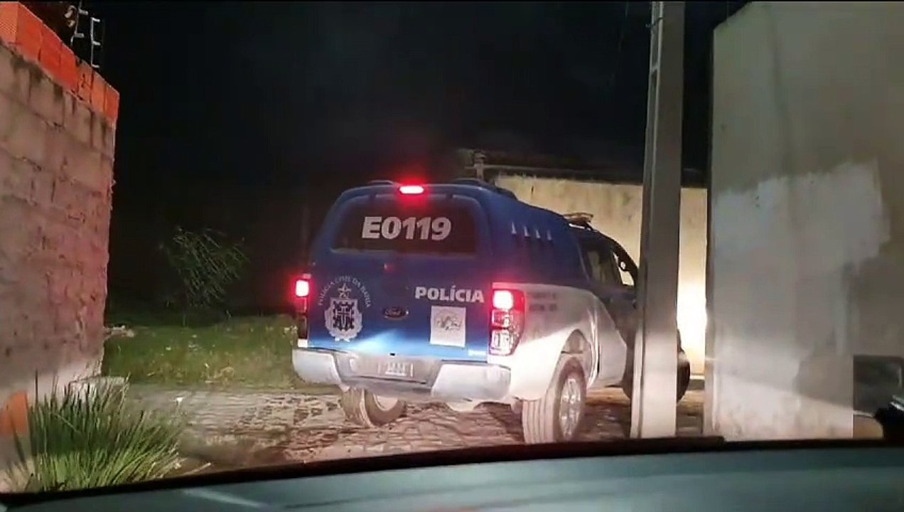 Casa é invadida e pedreiro é morto na frente da esposa e filhos em Feira