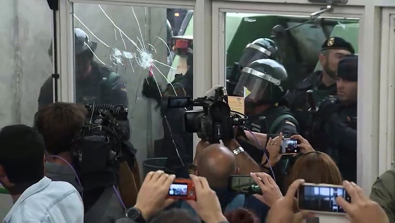 Una jueza de Girona archiva la investigación a 27 policías por las cargas del 1-O