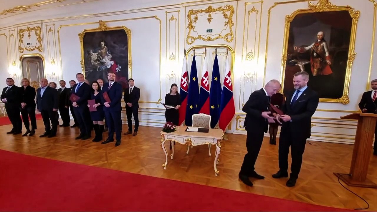 ZÁZNAM: Členovia štátnej volebnej komisie zložili sľub do rúk P. Pellegriniho