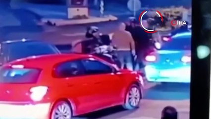 Korku dolu anlar kamerada: Taksicinin başına silah dayadı