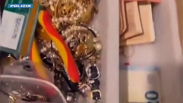 Milano, 17 furti nelle case calandosi dai tetti: ecco come agivano i ladri-arrampicatori