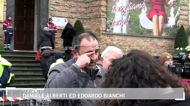 Funerali Giulia Cecchettin, il papà di Chiara Gualzetti al funerale: Qui per abbracciare Gino