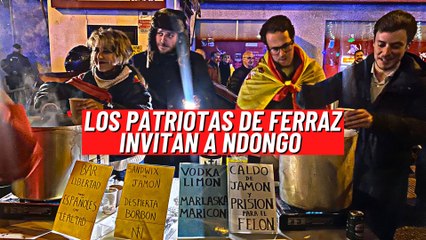 Una noche más de patriotas en Ferraz: banquete móvil, rezo y caldo de jamón