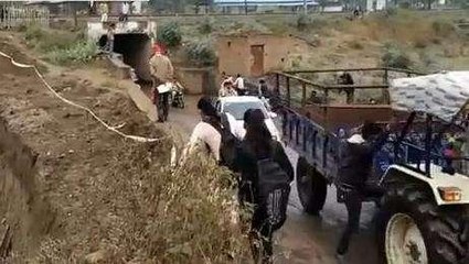 गुना : वेमौसम बारिश से भरा अंडरब्रिज, छात्र छात्राएं हुए परेशान...देखे video