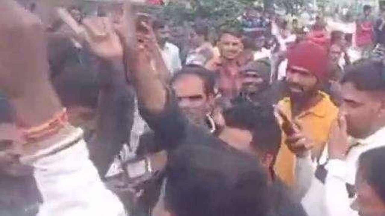 बाँसवाड़ा: यहां पर जारी है जीत का जश्न, वागड़ी गीत के जरिए दी बागीदौरा विधायक को बधाई