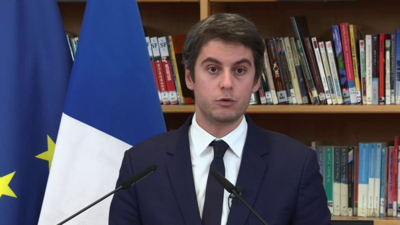 Les élèves du collège seront répartis "en trois groupes de niveau en français et en mathématiques", affirme Gabriel Attal