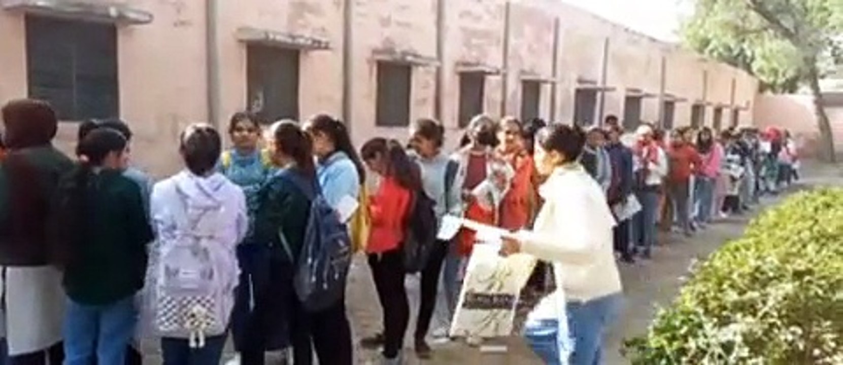 तीन लाख से अधिक विद्यार्थियों ने अंतिम दिन तक भ...