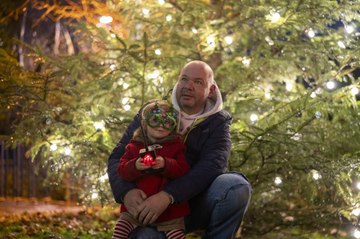 Transplant hero Beatrix Archbold switches on the Christmas lights