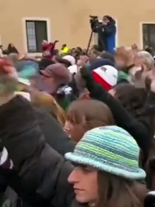 Il "minuto di rumore" al funerale di Giulia Ceccettin