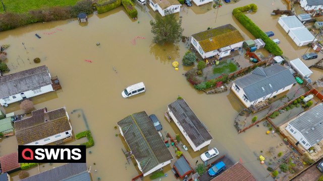 Emergency evacuation of caravan park underway after major flooding ruins homes and vehicles