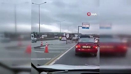 Kontrolden çıkan tır bariyerlere çarptı