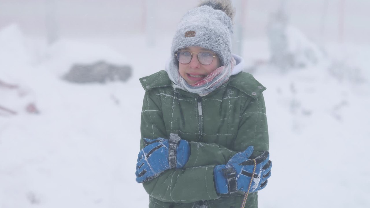 A doctor reveals why your body hurts more when the temperatures drop