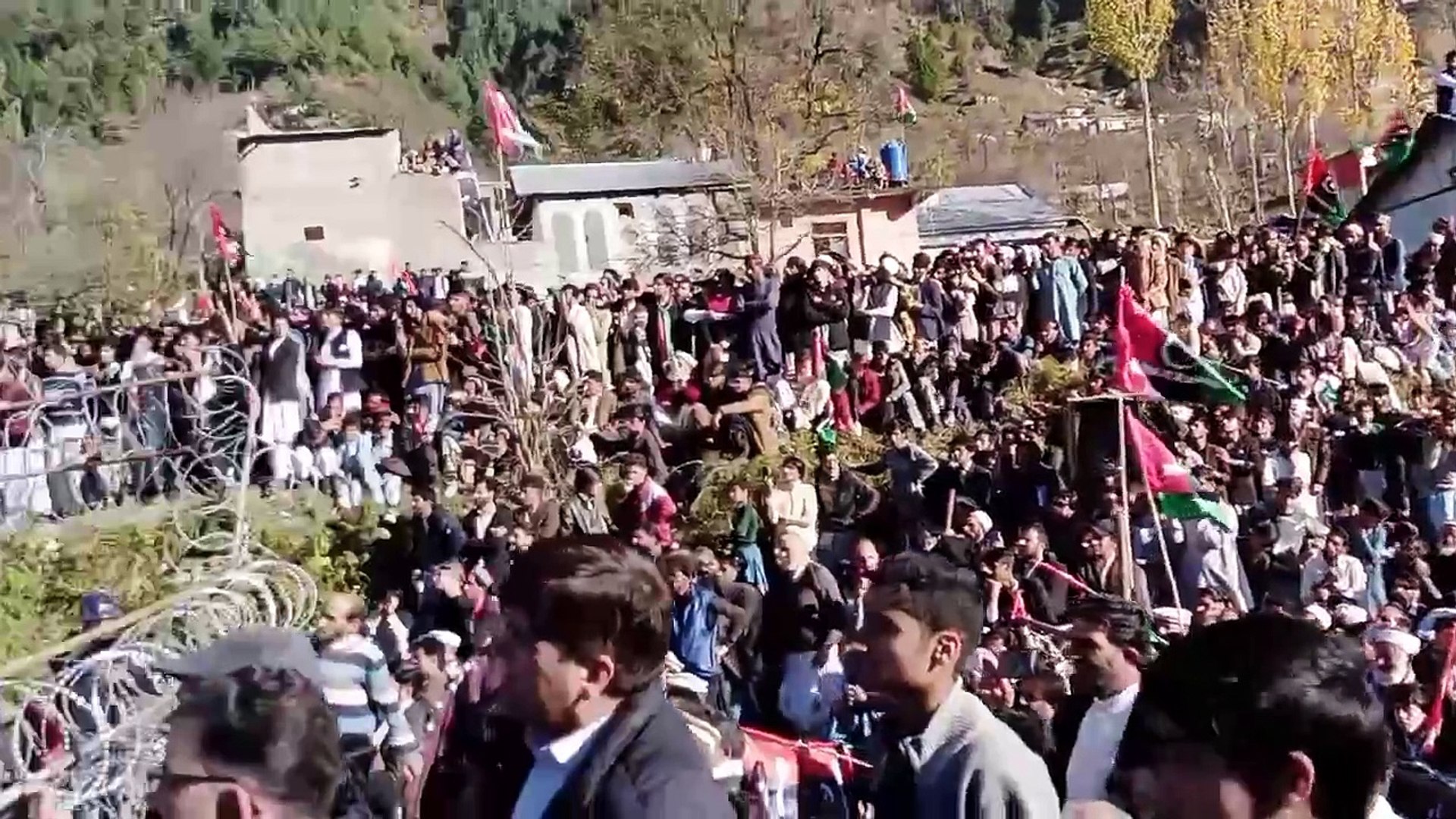 ⁣کسی سیاست دان کے ہاتھ صاف نہیں ہے | No politician hands are clean... I trust the people of Pakistan.