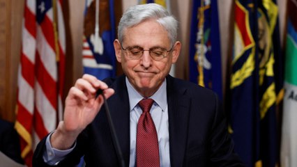 EE.UU. acusa a un ex embajador de espiar para Cuba durante décadas