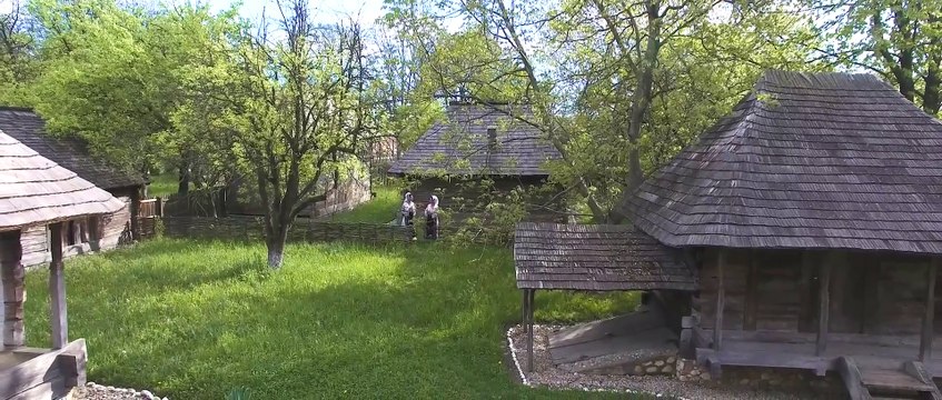 Steliana Sima & Mariana Ionescu Capitanescu - Nu-i avere-n lumea toata/Hai, oltenii mei, in hora mare