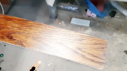 طاولة البار المثبتة على الحائط من خشب البلوط_ العنصر الزخرفي الأساسي لمطبخك