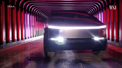 أخيراً! إيلون ماسك يسلم مفاتيح سايبرترك لأول 12 عميل