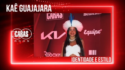 KAÊ GUAJAJARA ESBANJA ESTILO E IDENTIDADE NO TAPETE VERMELHO DO ANIVERSÁRIO DE CARAS!