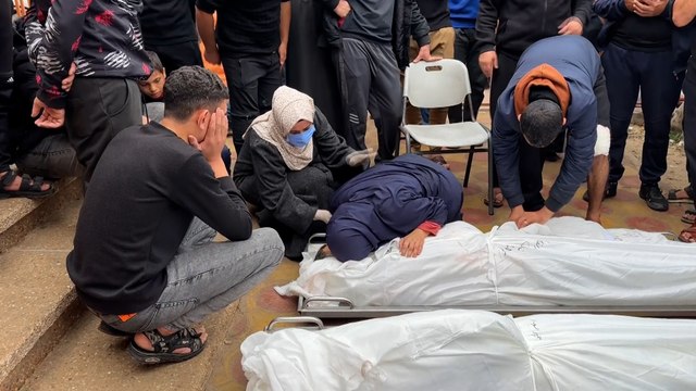 الاحتلال يوقع شهداء بينهم أطفال في قصف مجمع ناصر الطبي بخان يونس