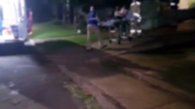 Mulher é socorrida após cair de escada no Parque São Paulo