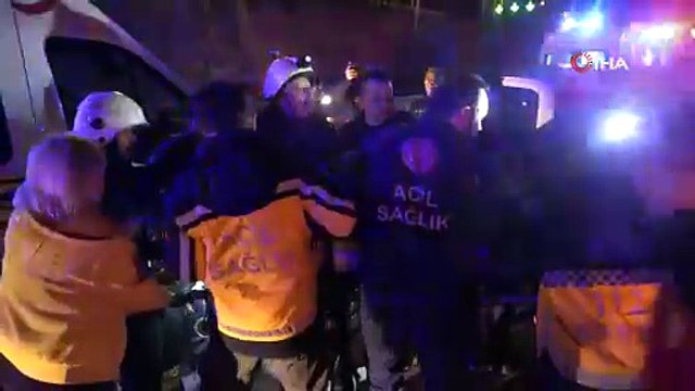 Hafif ticari araç bariyere ok gibi saplandı