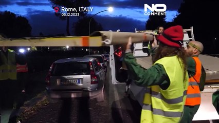 شاهد: تنديداً بالانبعاثات السامة.. نشطاء منظمة "غرينبيس" في روما يتسلقون مبنى شركة إيني للنفط