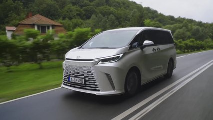 2023 Lexus LM 350h 7-seater White DPL Driving Video