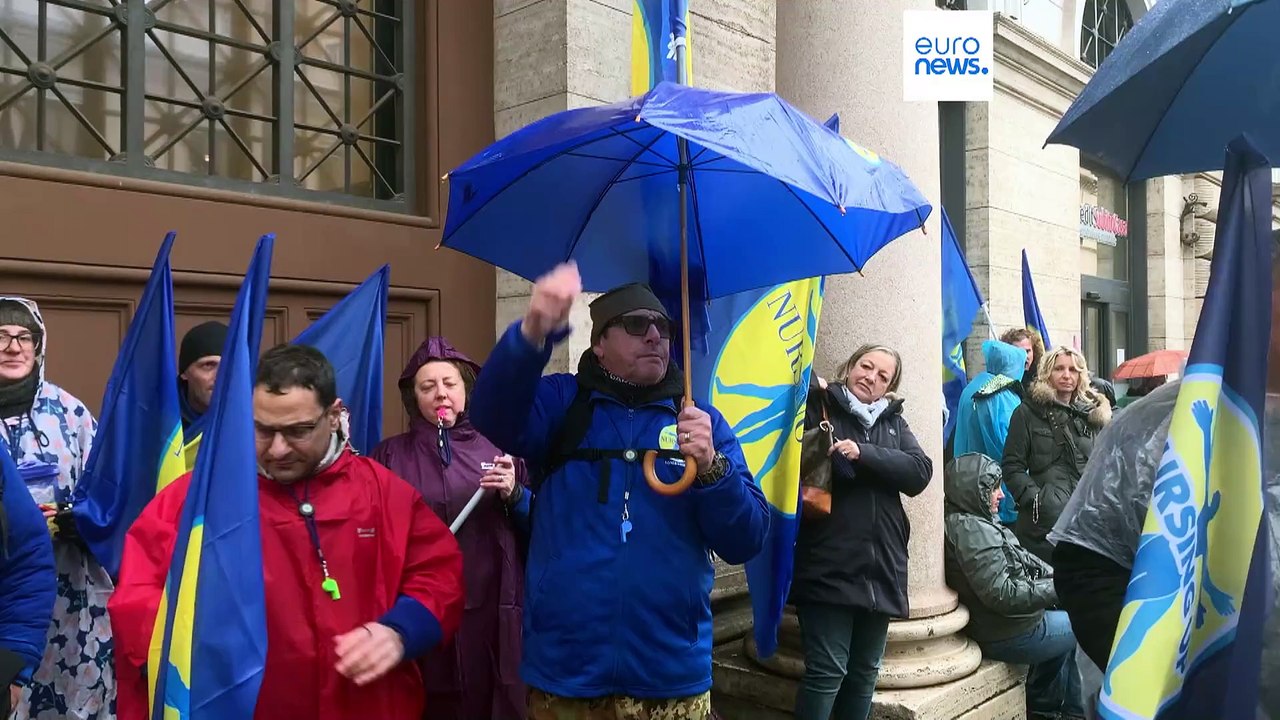 'Forgotten heroes': Hundreds of Italian doctors and nurses strike over working conditions