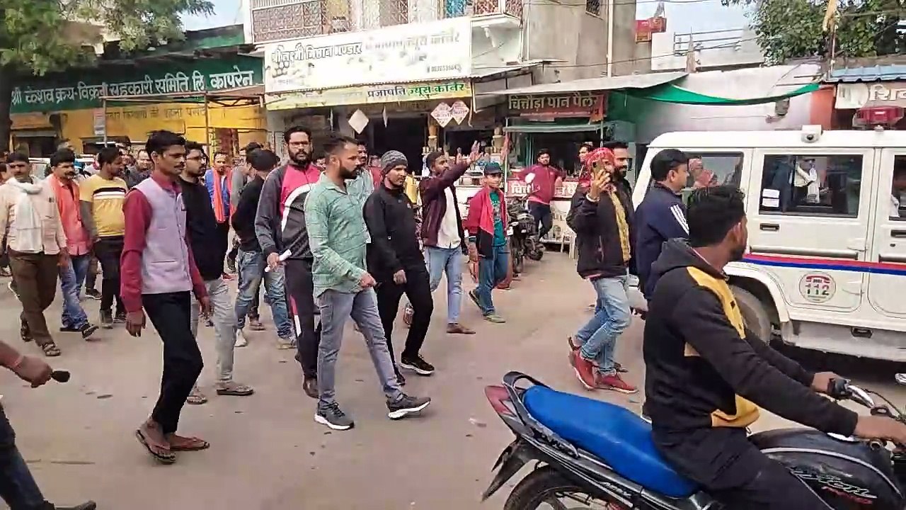 Video : गोगामेड़ी की हत्या के विरोध में बंद रहे कस्बे, अपराधियों को फांसी की सजा की मांग