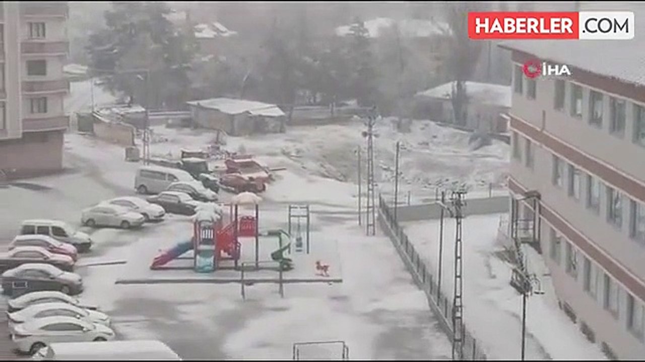 Aşkale güne kar yağışı ile başladı
