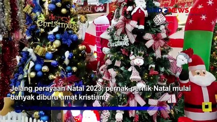 Penjualan Pernak Pernik Natal di Pasar Atom Surabaya Mulai Ramai