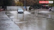 Elazığ'da sağanak yağış etkili oldu, yollar göle döndü