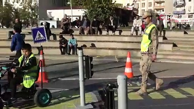 Siirt’te emniyet kemerinin önemi simülasyon aracıyla anlatıldı