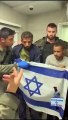 Esir aldıkları rehineyi zorla İsrail’e lehine şarkı söyletmeye çalışıyorlar
