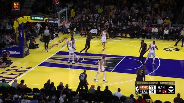 LeBron dishes ridiculous no-look dime