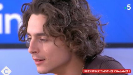 Timothée Chalamet assume ses looks extravagants et se fiche de ses détracteurs : “J’entends que les trucs gentils”